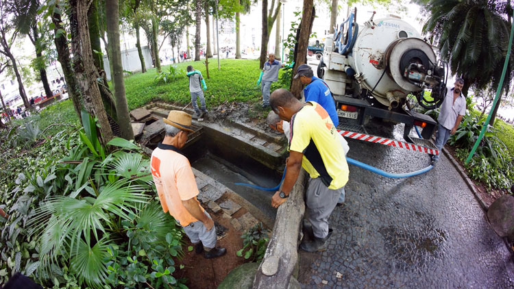 PJF faz operação choque de limpeza no Parque Halfeld 1 p halçfeld