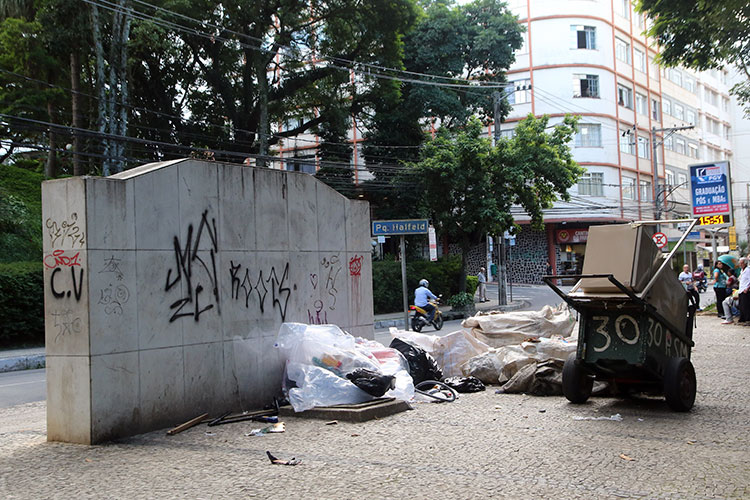 Imagem: Tráfico de drogas e abandono assustam no Parque Halfeld