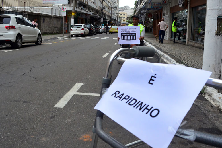 Ação promove conscientização sobre vagas exclusivas de estacionamento 1 2ação braz maio amarelo by olavo prazeres