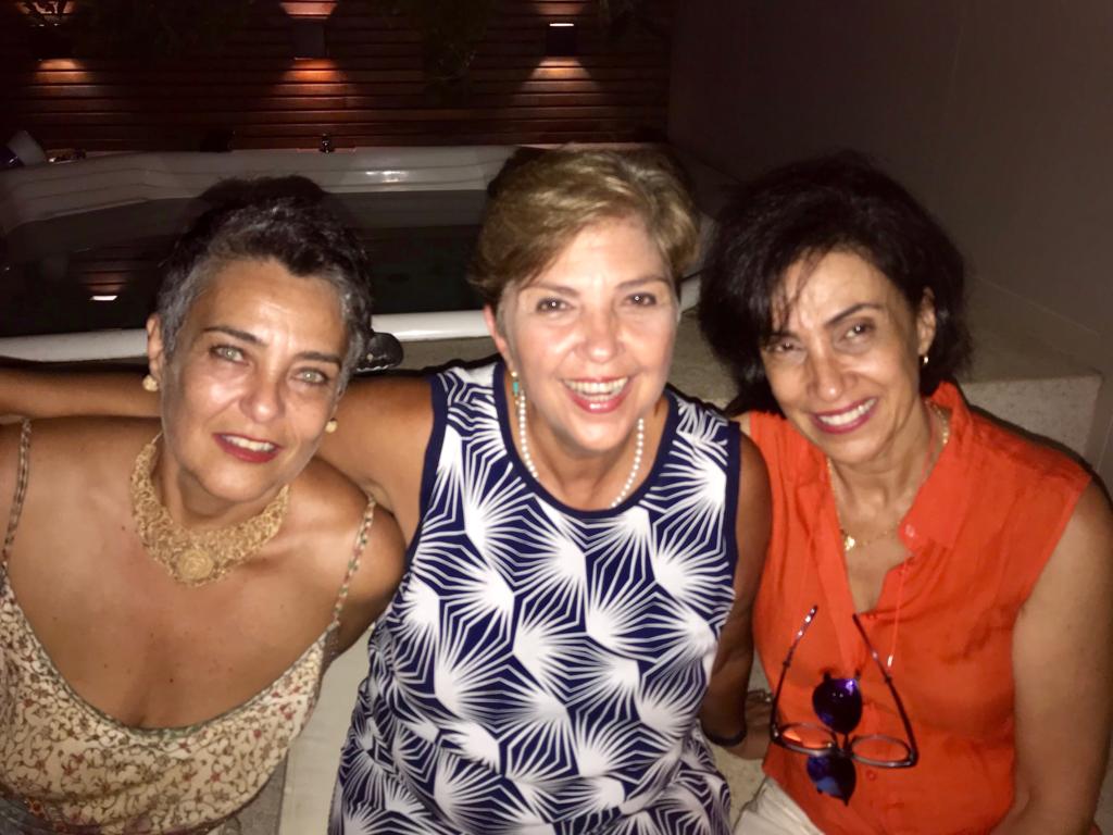 A aniversariante Salete Hallack, Maria Luiza Barbosa Pinto e Virgínia Seitz em tarde de festa 1 A aniversariante Salete Hallack, Maria Luiza Barbosa Pinto e Virgínia Seitz em tarde de festa