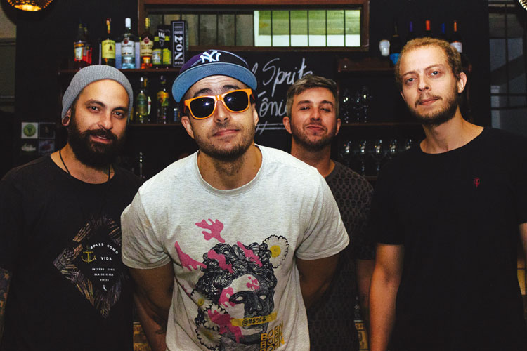 Banda Chapeleiro Maluco promete espetáculo neon 1 Chapeleiro Maluco Divulgação 2