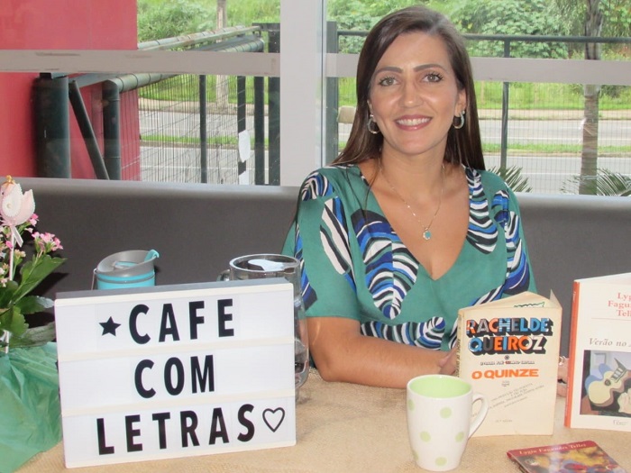 Emanuelle Ferruggini lança "A menina da sapatilha vermelha", livro em que aborda bullying e autoestima 2 Emanuelle Ferrugini 3