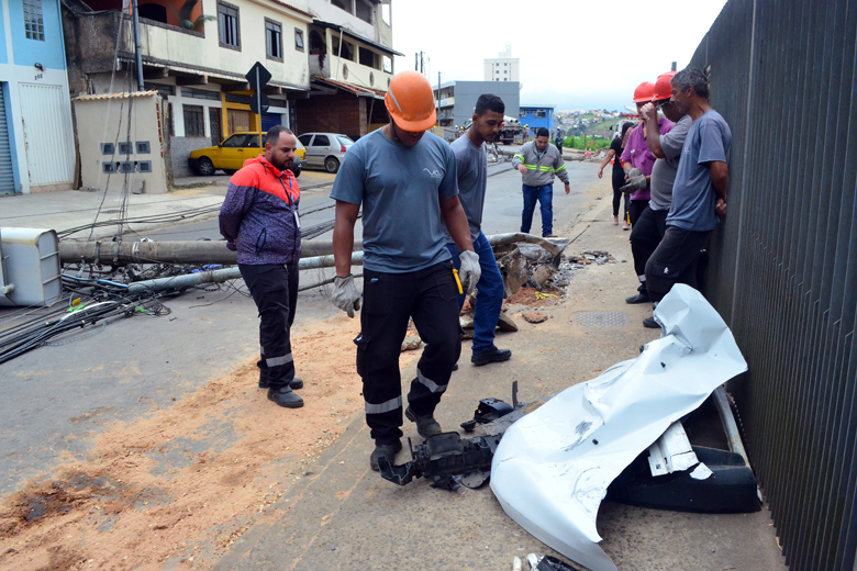 São Pedro fica sem luz e tem trânsito alterado após acidente 2 acidente sãopedro4