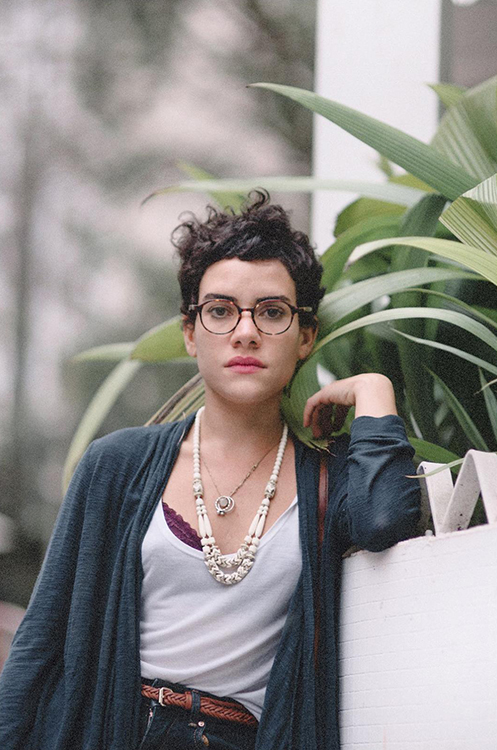 'Poesia pode ser o que quiser', defende poeta Adelaide Ivánova 1 adelaide ivanova