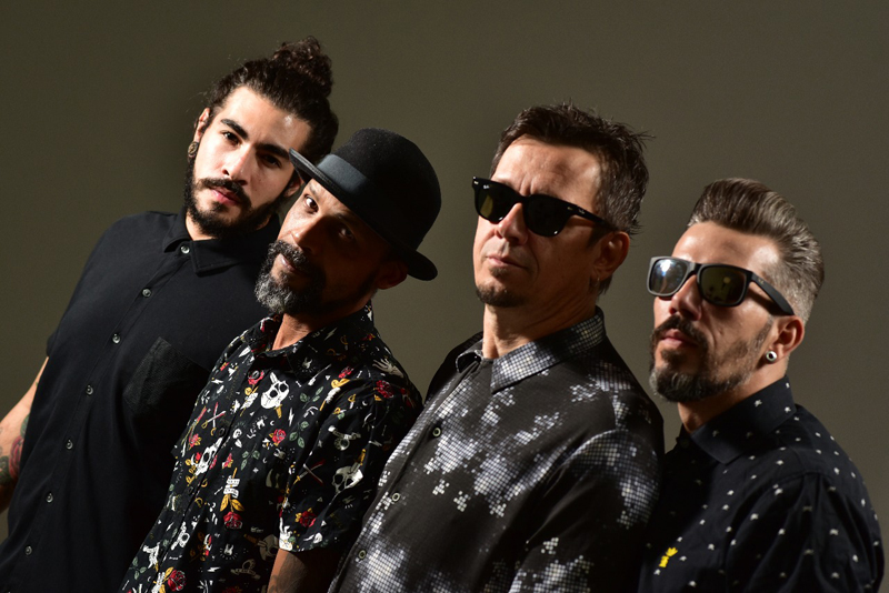 Muamba lança o primeiro de três singles gravados em SP 1 banda muamba novo single para o site