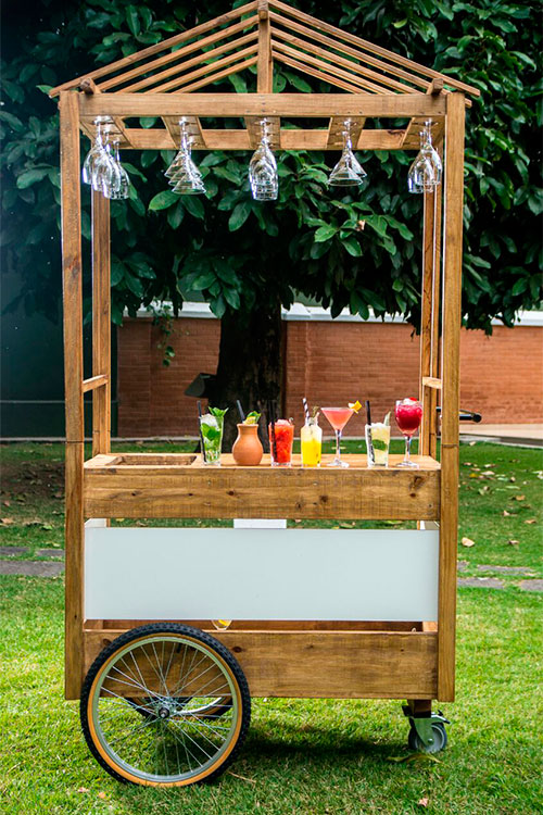 Mais do que bebidas, uma experiência que envolve os sentidos 2 carrinho de bebidas