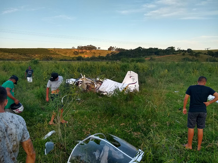 Seripa investiga queda de monomotor; duas pessoas morreram 1 monomotor bombeiros1