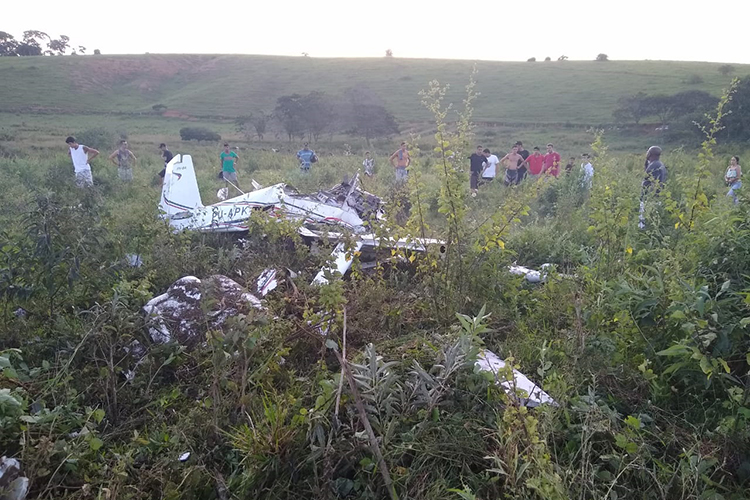 Seripa investiga queda de monomotor; duas pessoas morreram 2 monomotor bombeiros2