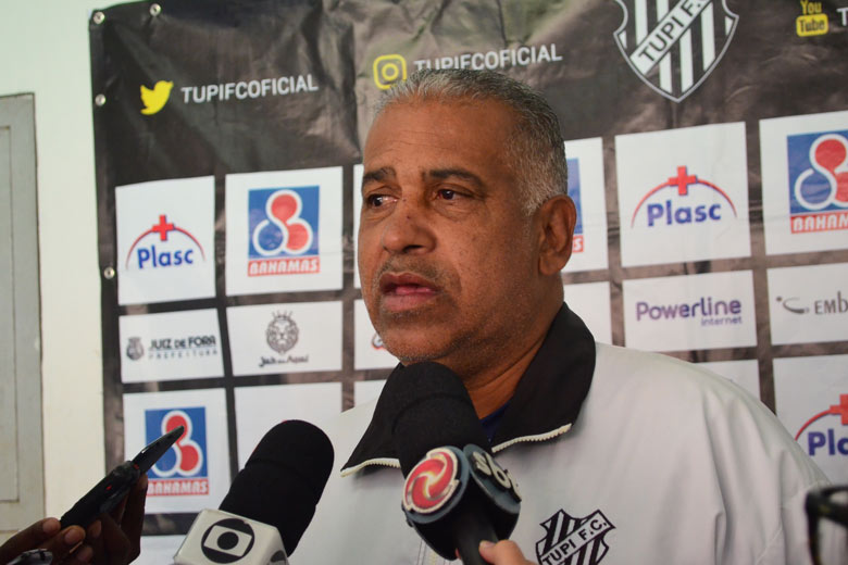A última cartada: Ademir Fonseca é apresentado no Tupi 1 técnico do tupi 2