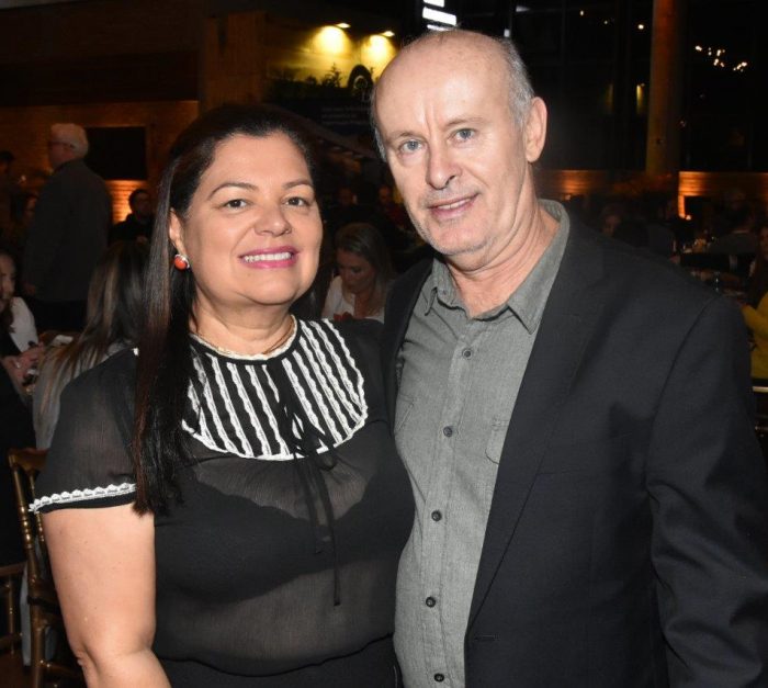 Isabel e Paulo Roberto Lopes no sofisticado festival de queijos e vinhos do Empório Bahamas 1 DSC 8690 Isabel Lopes e Paulo Roberto Lopes e1560984666326