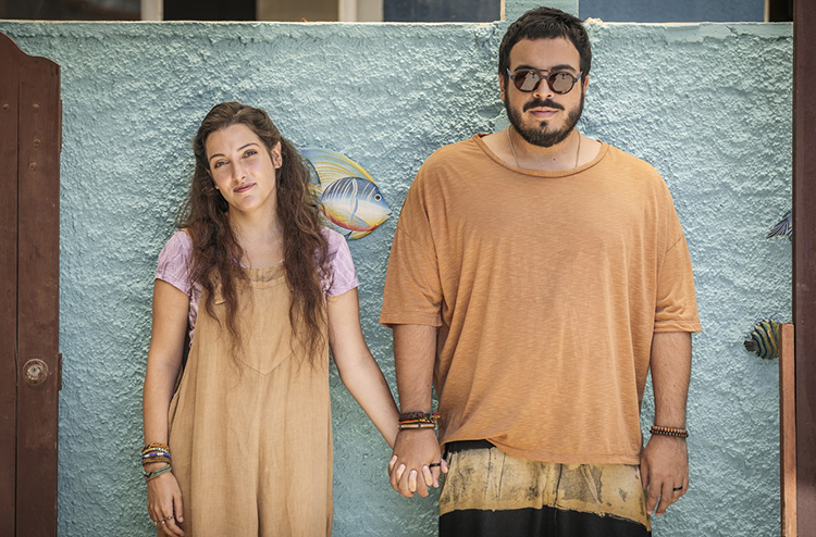 Mais séria e eletrônica, Clarice Falcão canta o novo disco em JF 4 clarice