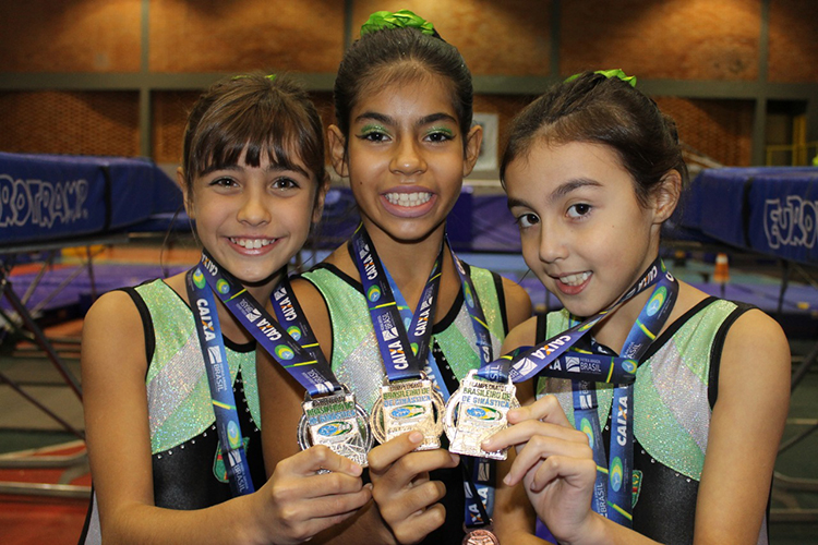 Juiz-forano é campeão brasileiro infantil de tumbling 2 esp ginástica Alice Givanoni Yasmin Antunes e Maite Cedrola