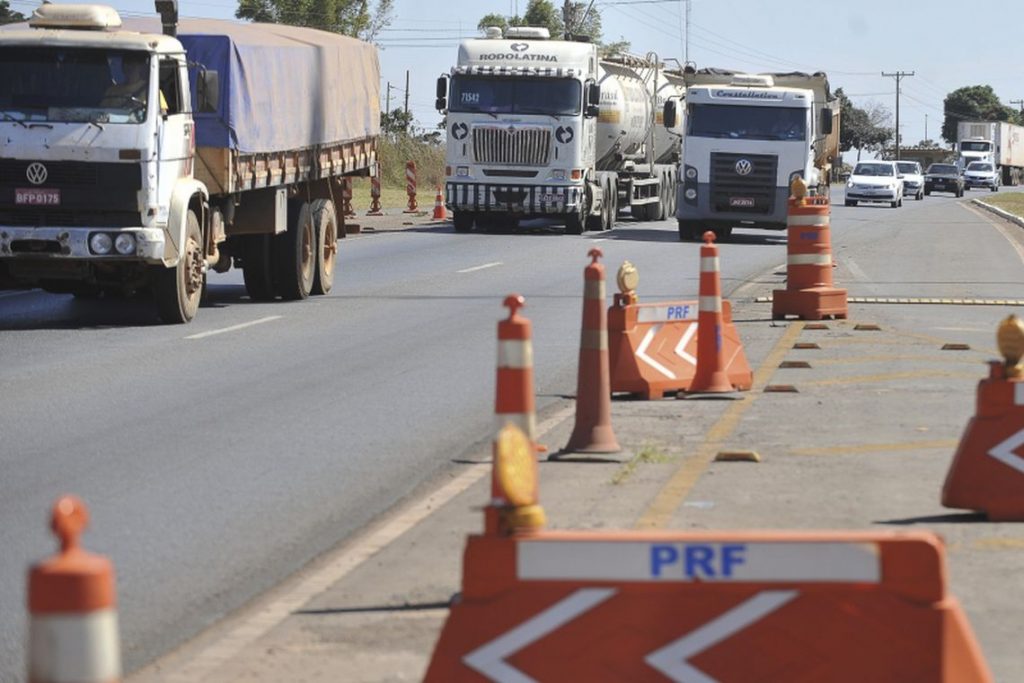 Bolsonaro pretende dobrar pontos para suspensão de CNH 1 movimento nas estradas