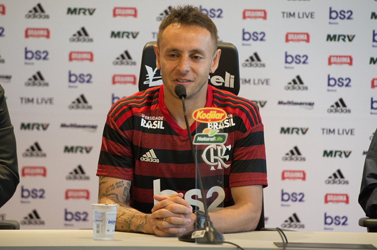 Rafinha celebra retorno ao Brasil após 14 anos: 'Eu escolhi o Flamengo' 1 rafinha alexandre vidal flamengo