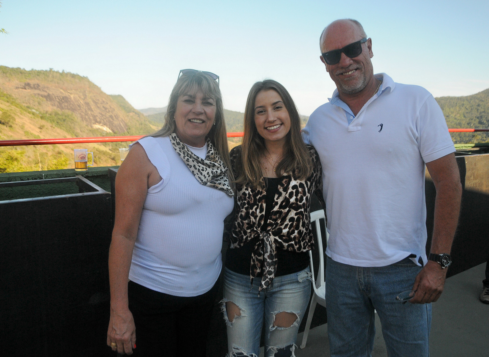 Maria Luiza e Cláudio Dornelas com a filha Victoria também na tarde de festa em Torreões 