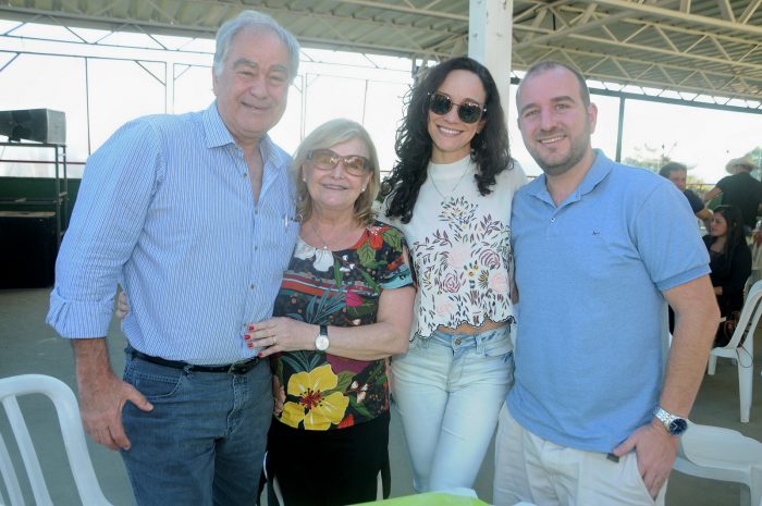 Francisco Xavier e Vera Amaral com Mariana Mendes Condé e Bruno Amaral na Feijoada do Torreões Ausente Fotos: Andréa Ottoni