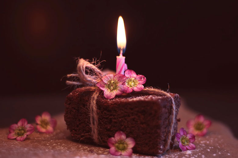 Um pedaço de bolo: muito ou suficiente? 1 Bolo de aniversário