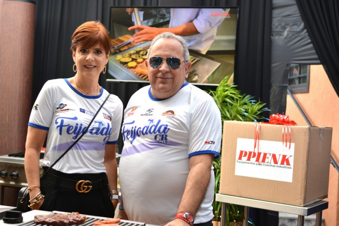 Adriana Kneipp e Rogério Adum Araujo no estande da Ppienk na Feijoada 2019 Foto: Kempton Vianna