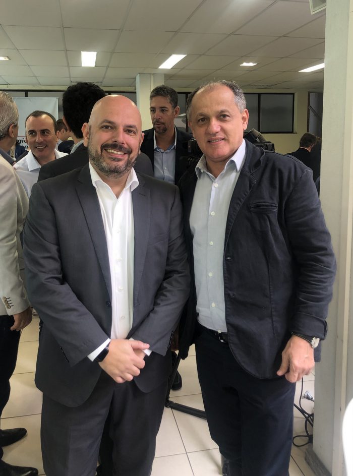 O governador Romeu Zema com seus anfitriões no almoço da Fiemg Regional, Tadeu Monteiro e Aurélio Marangon 4 IMG 5962