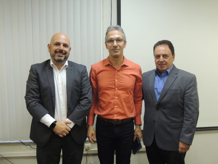 O governador Romeu Zema com seus anfitriões no almoço da Fiemg Regional, Tadeu Monteiro e Aurélio Marangon 1 Tadeu Monteiro Romeu Zema e Aurélio Marangon Sobrinho 050719 enviada por Graciele Vianna