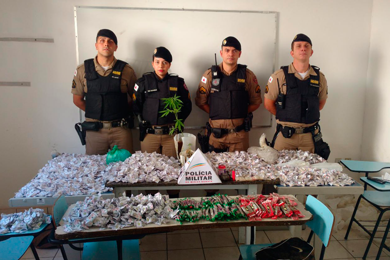 PM apreende 'kits' maconha e mais de três mil pinos de cocaína 1 aalém paraiba pm