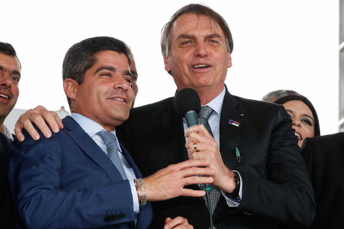 Bolsonaro inaugura aeroporto na Bahia e diz que ama o Nordeste 1 bolsonaro alan santos pr