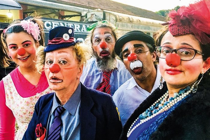A tradição do circo com a Caravana Mezcla de Palhaços 1 carvana mezcla