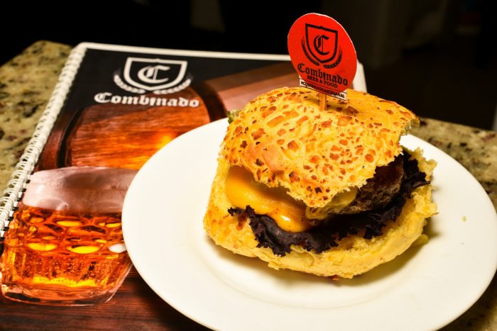 Vamos combinar um passeio nos botecos da Zona Norte? 8 Burger Artesanal