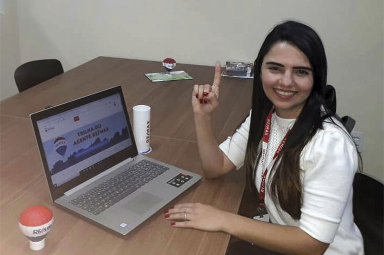 Universidade RE/MAX: uma ferramenta exclusiva para a formação do profissional 2 Larissa Miranda