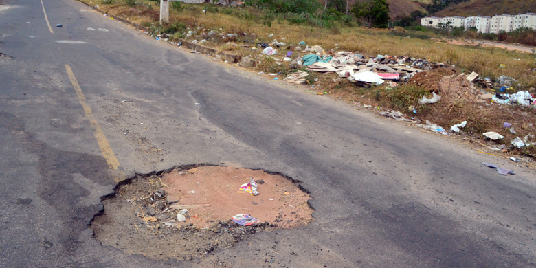 Tribuna flagra buraco e bota-fora irregular no Parque das Águas 1 VU ParquedasÁguas 0908