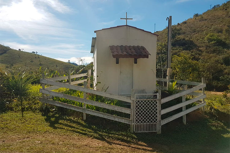 capelinha-no-caminho-Cópia capelinha-no-caminho-Cópia