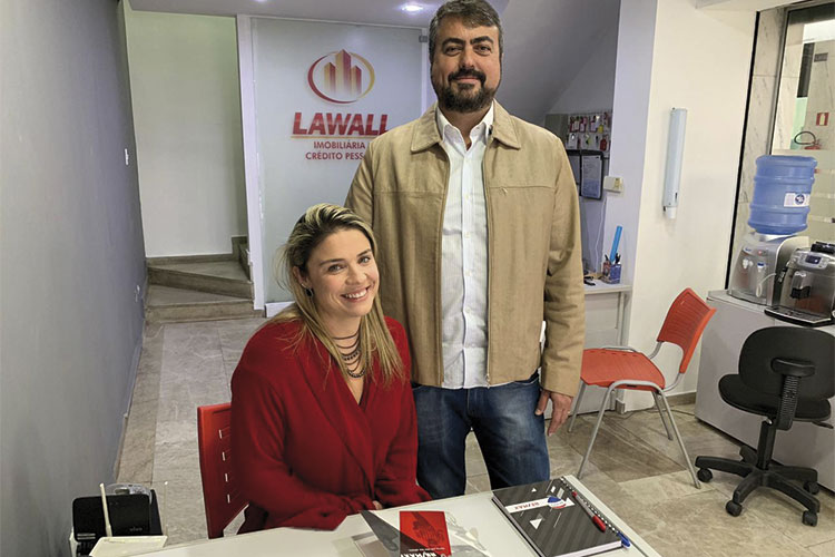 Imobiliária Lawall é a mais nova franqueada RE/MAX 1 casal post