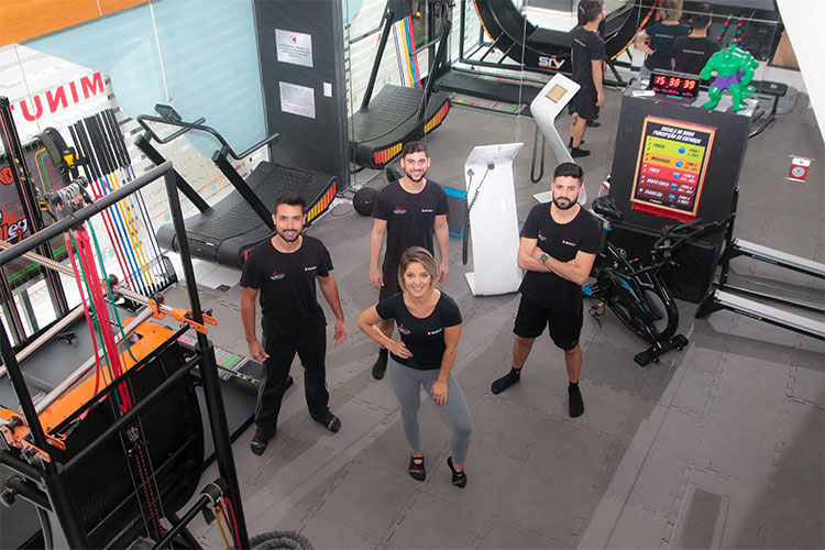 Eletrofitness: o exercício ideal para quem quer ganhar tempo e saúde 2 equipe salão