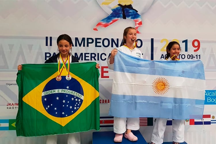 Quarteto carateca conquista seis medalhas em Pan na Colômbia 1 esp caratê ana luiza vargas foto divulgação