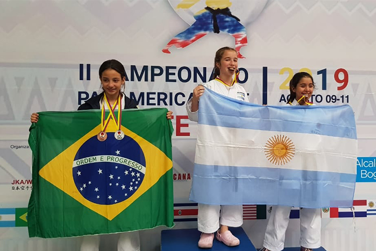 Quarteto carateca conquista seis medalhas em Pan na Colômbia 1 esp caratê ana luiza vargas foto divulgação