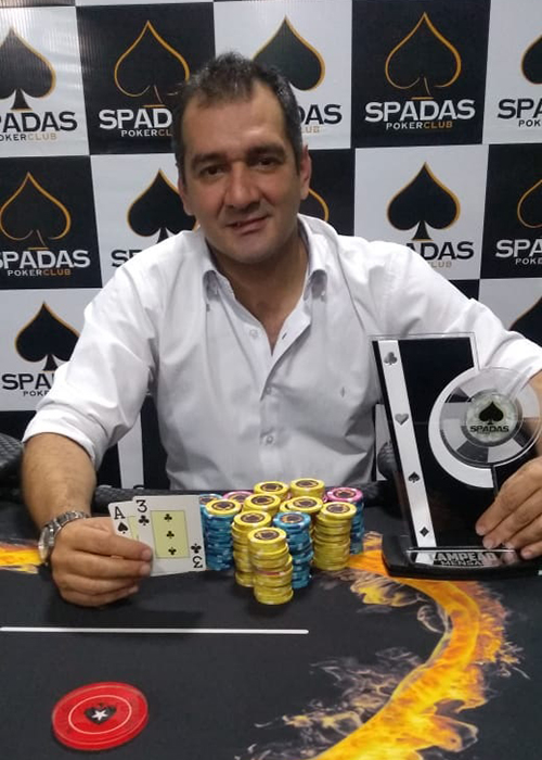 Juiz-foranos disputam torneio de pôquer com R$ 30 mil em premiação 1 esp pôquer Fabiano foto arquivo pessoal2
