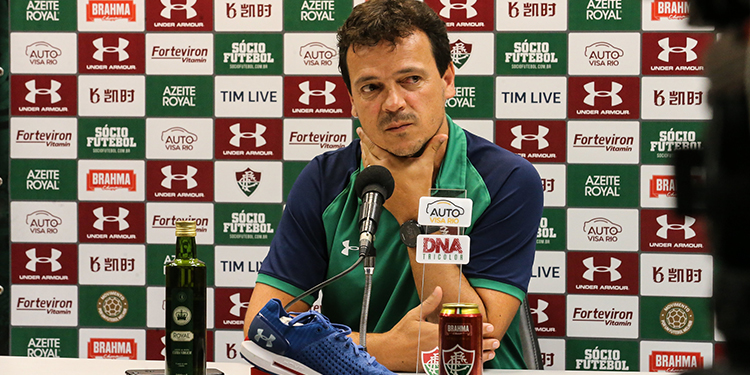 Após derrota e entrada na zona da degola, Fluminense demite Fernando Diniz 1 fernando diniz lucas merçon fluminense