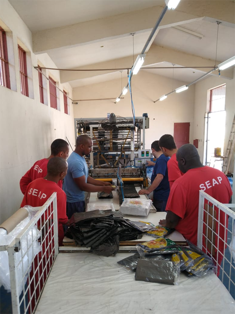 Inauguração de fábrica de sacolas garante emprego para detentos de Juiz de Fora 1 fábrica Ariosvaldo interna
