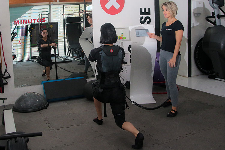 Eletrofitness: o exercício ideal para quem quer ganhar tempo e saúde 3 monisecom aluna