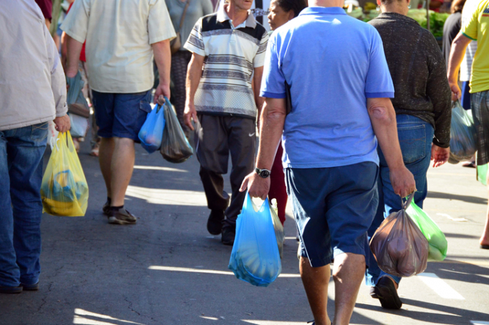 Lei das sacolas plásticas aguarda regulamentação há dez anos 1 sacola2