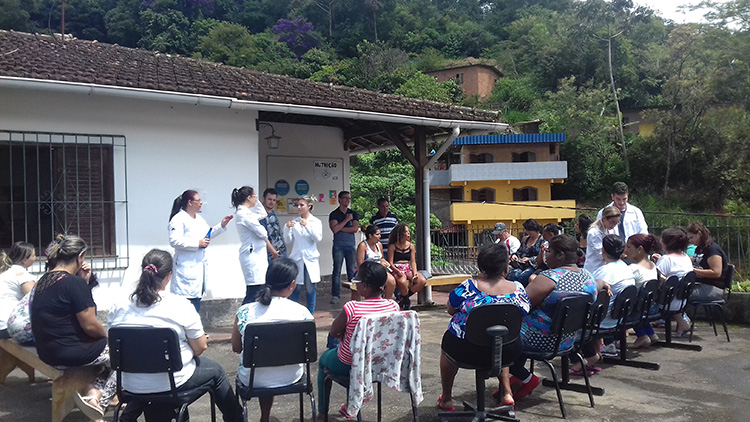 Faculdade de Medicina de Petrópolis é destaque na formação de médicos no país 4 3 foto Atendimentos nas comunidades