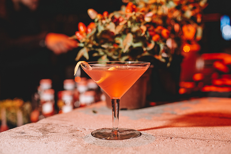 Confira 4 lugares especiais para você saborear os drinks autorais em Curitiba 1 Drinks Clube