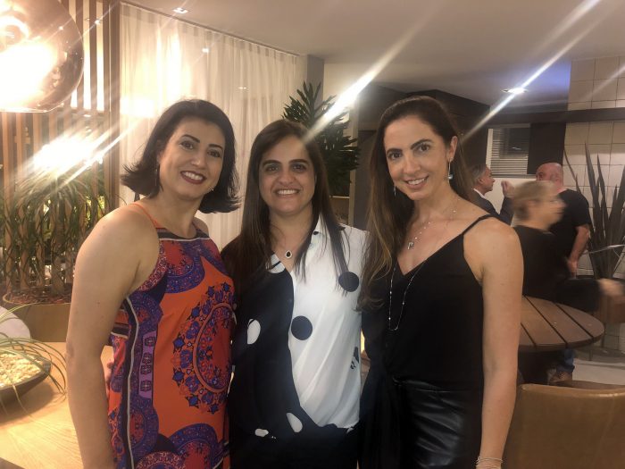 As arquitetas Nathália Nascimento e Priscila Passos, que assinam ambientes na 2ª Mostra Vitrines/Conceito Sier, com Mônica Passos Chagas  