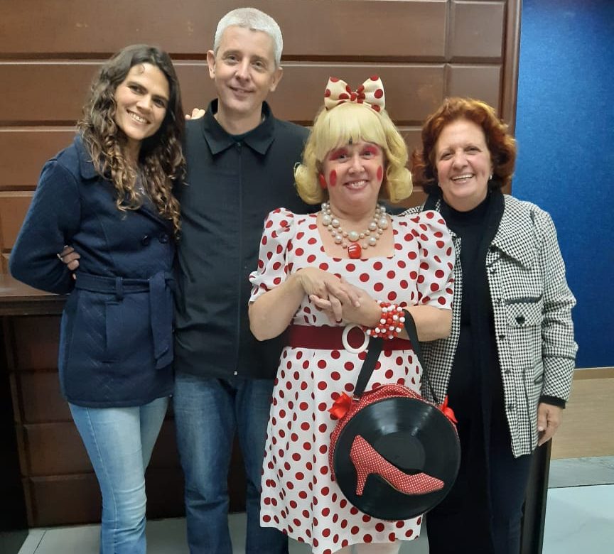 Inês Bastos, Renato Lopes, a atriz Loló Nevves e Nely Falabella após o espetáculo “A Vingança de Dona Milonga”, no Teatro Solar 1 Inês Bastos, Renato Lopes, a atriz Loló Nevves e Nely Falabella após o espetáculo “A Vingança de Dona Milonga”, no Teatro Solar