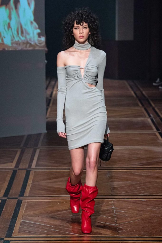 A juiz-forana Isadora Ribeiro, modelo da Allure Internacional 2 Mulher com botas vermelhas 250919 enviada pelo Cesar Romero