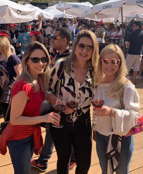 A secretária de Educação, Denise Franco, Jane Moysés e o diretor do JF da Sorte, Francisco Neto, 2 Tatiana Costa, Michelle dos Santos e Delba Duarte Netto clicadas no festival gastronômico de Tiradentes