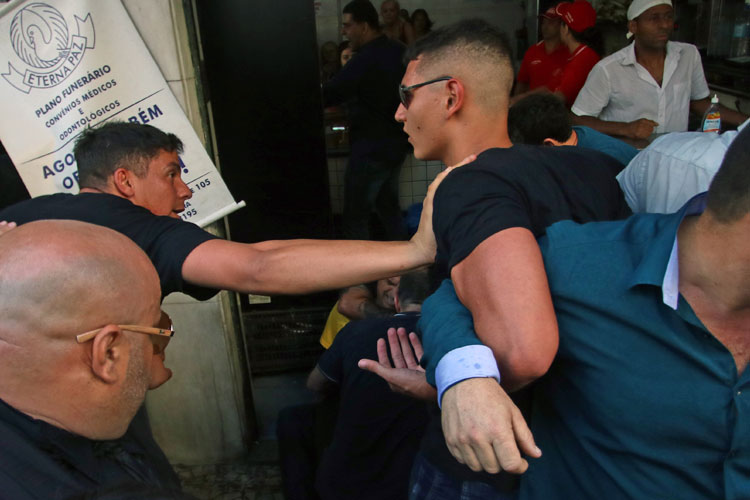 bolsonaro-facada-by_felipe-couri-3