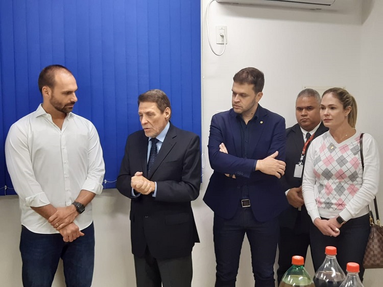 eduardo bolsonaro visita santa casa by divulgacao