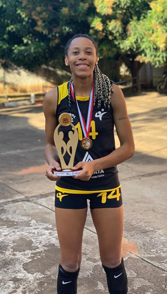 Jogadora local se transfere para time de vôlei da elite espanhola 2 esp vôlei Gabi foto arquivo pessoal