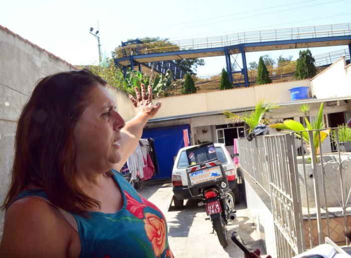 Casas à beira da linha férrea sofrem rachaduras 3 trem